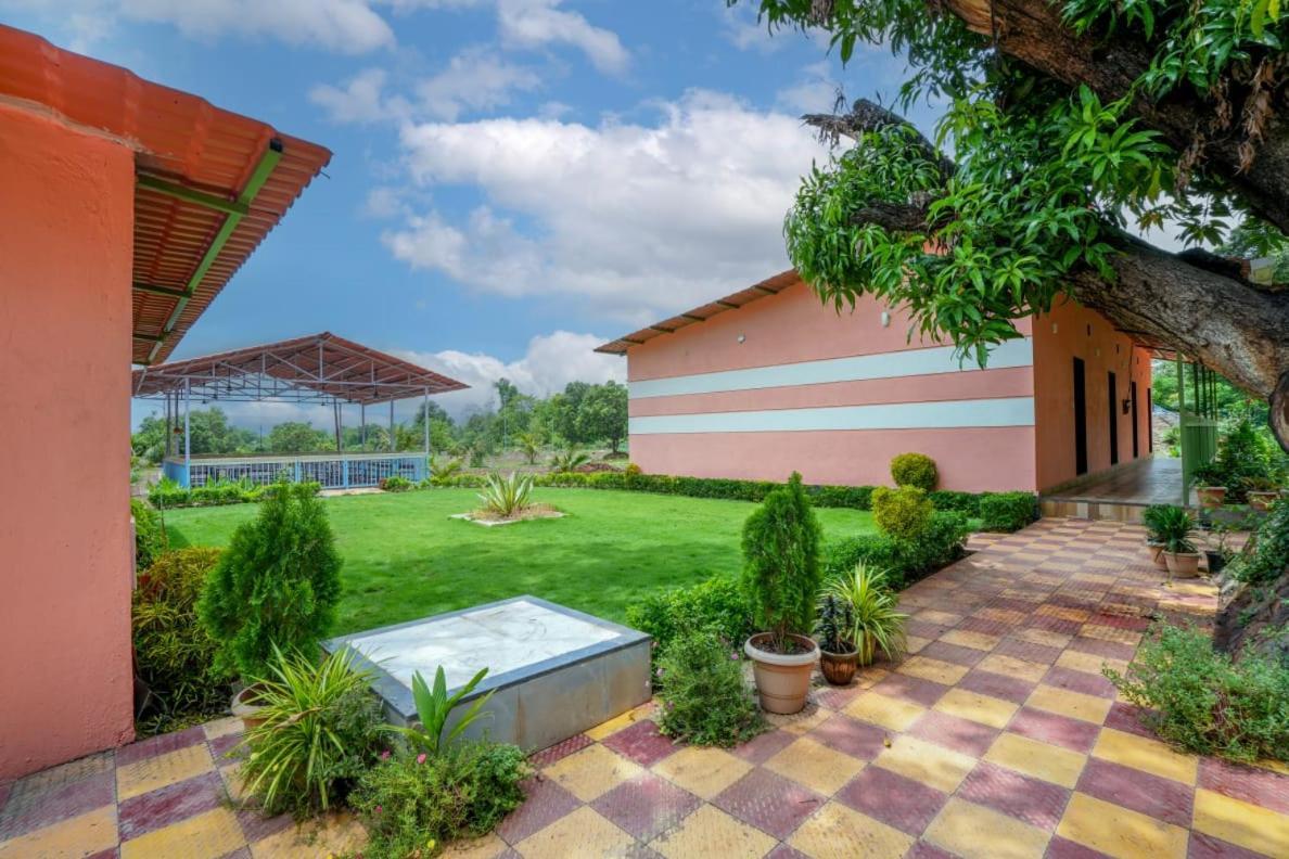 Mahalakshmi Agro Tourism Hotel Poinad Exterior photo